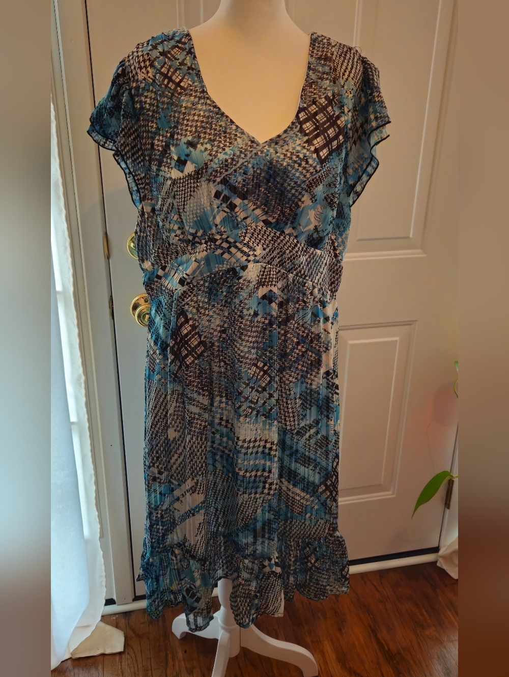 NY Collection Blue and White Patterned V-Neck Midi Dress - Size XL